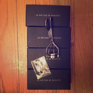 Le Mētier De Beautē eyelash curler